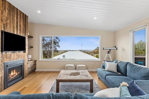 Driftwood Water Views: With Fire and Pet-Friendly