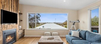 Driftwood Water Views: With Fire and Pet-Friendly