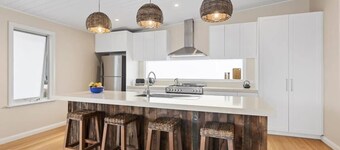 Driftwood Water Views: With Fire and Pet-Friendly