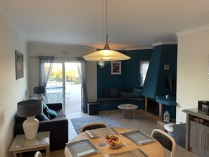 TV, fireplace, video games, table football - Fabulous 2 Bedroom apartment in Clube Albuferia Village.  (Albufeira)