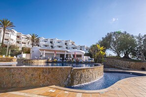 A resort with a pool area, white buildings, and palm trees. - Fabulous 2 Bedroom apartment in Clube Albuferia Village.  (Albufeira)