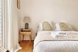 4 Schlafzimmer, Schreibtisch, Bügeleisen/Bügelbrett, Reisekinderbett