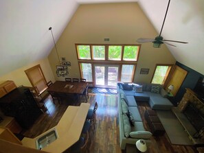 Smart TV, fireplace, table football, books - Spacious house at Camelback near water parks and ski lifts! (Tannersville)