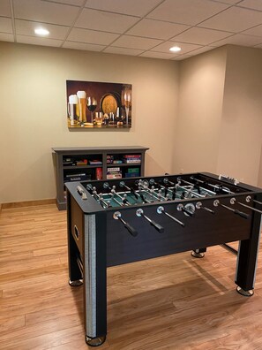 Games room - Spacious house at Camelback near water parks and ski lifts! (Tannersville)