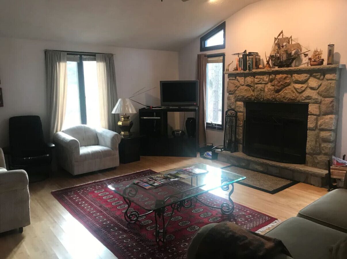 电视、壁炉、Netflix、Hulu