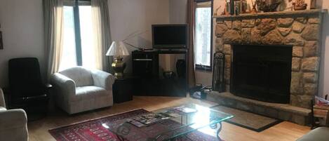 Fernseher, Kamin, Netflix, Hulu