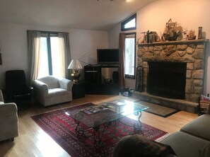 TV, fireplace, Netflix, Hulu