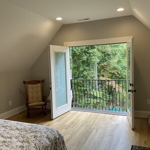 5 bedrooms, WiFi, bed sheets