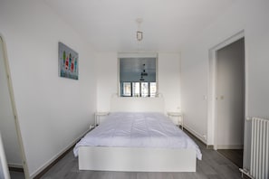 1 habitación, tabla de planchar con plancha y wifi gratis 