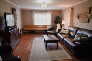 Smart-TV, DVD-Player, Bücher, Videothek