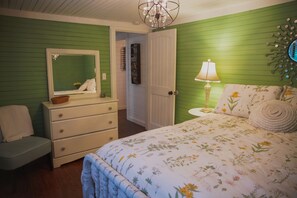 2 bedrooms, desk, iron/ironing board, travel crib