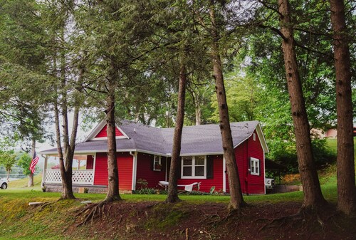 The Biketrail Bungalow-easily accessible and convenient to everything