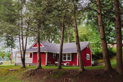 The Biketrail Bungalow-easily accessible and convenient to everything