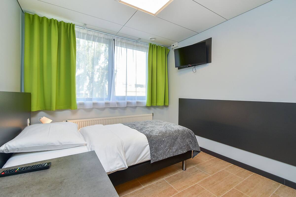standard single room, 1 single bed | travel cot, free wifi, bed sheets