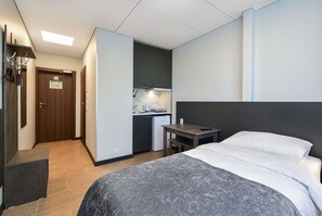 Enkeltrom – standard, 1 enkeltseng | Eget kjøkken | Minikjøleskap, mikrobølgeovn, kokeplater og vannkoker