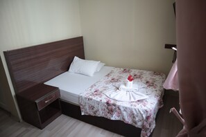 Premium bedding, desk, soundproofing, free WiFi - Hotel Serkan (Isparta)