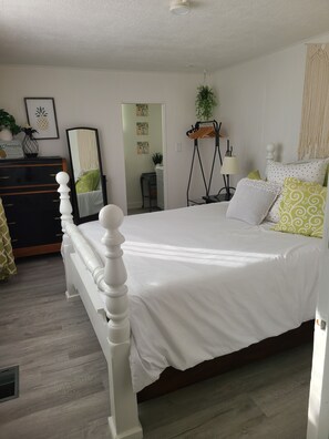 3 habitaciones, escritorio, tabla de planchar con plancha y wifi gratis 