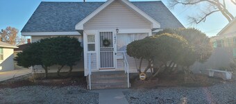 Newly remodeled, walking distance to town, close to MSU and hospital, cozy porch