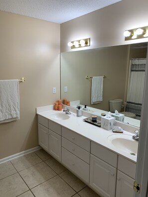 Combined shower/bathtub, hair dryer, towels, soap