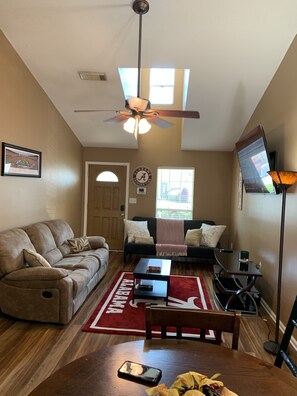 Smart TV, table tennis