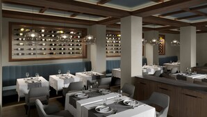 4 restauranter: frokost, lunsj og middag serveres
