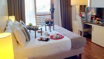 1 bedroom, minibar, desk, laptop workspace