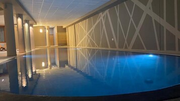 桑拿、热水浴缸、湿蒸房、土耳其浴、按摩服务