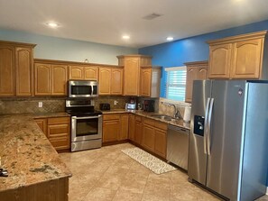 Fridge, microwave, oven, stovetop - Sandy Feet Retreat!! Only 800 feet to the beach w/ elevator and sleeps 12 (Bolivar Peninsula)