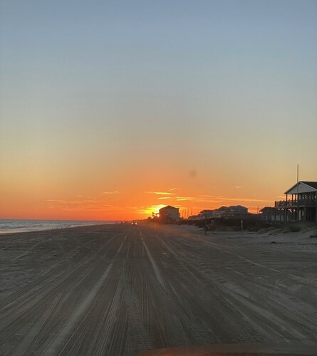 Sandy Feet Retreat! Only 800 Ft to Shore Tiki Bar + Elevator & Sleeps 12