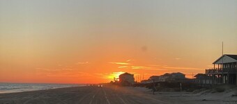 Sandy Feet Retreat! Only 800 Ft to Shore Tiki Bar + Elevator & Sleeps 12