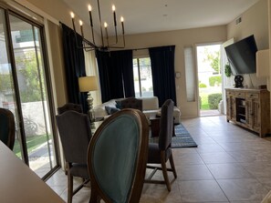 Living area - Amazing Scottsdale gated location with private yard (Scottsdale)