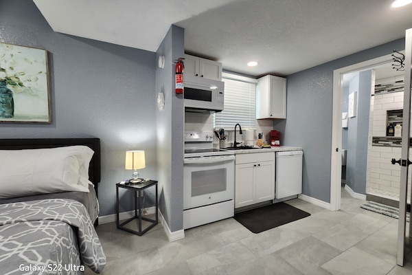 Frigorífic, microones, forn i placa de cuina