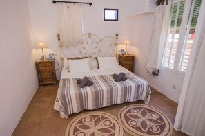 7 chambres, fer et planche à repasser, lit parapluie, Wi-Fi