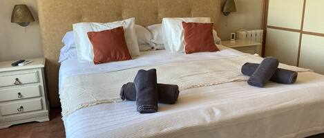7 bedrooms, iron/ironing board, travel cot, WiFi