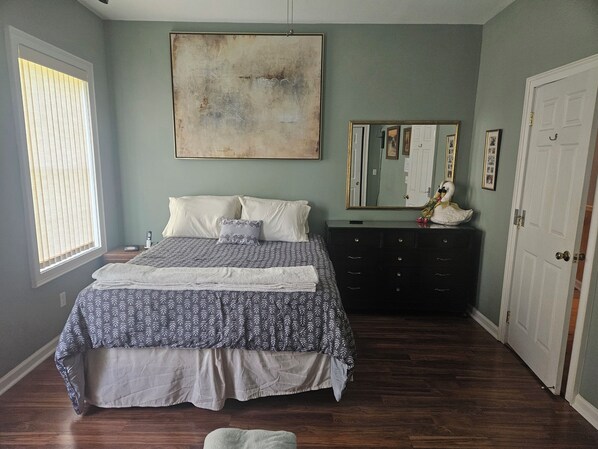 2 habitaciones, tabla de planchar con plancha y wifi gratis 