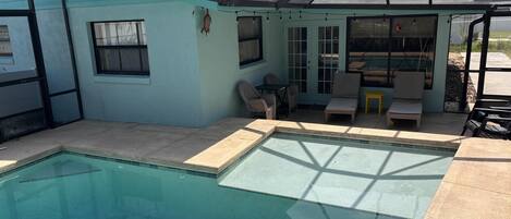 حمّام سباحة مُدفَّأ