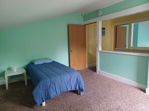 4 chambres, fer et planche à repasser, Wi-Fi gratuit, draps fournis