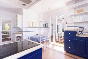 Micro-ondes, four, plaque de cuisson, lave-vaisselle
