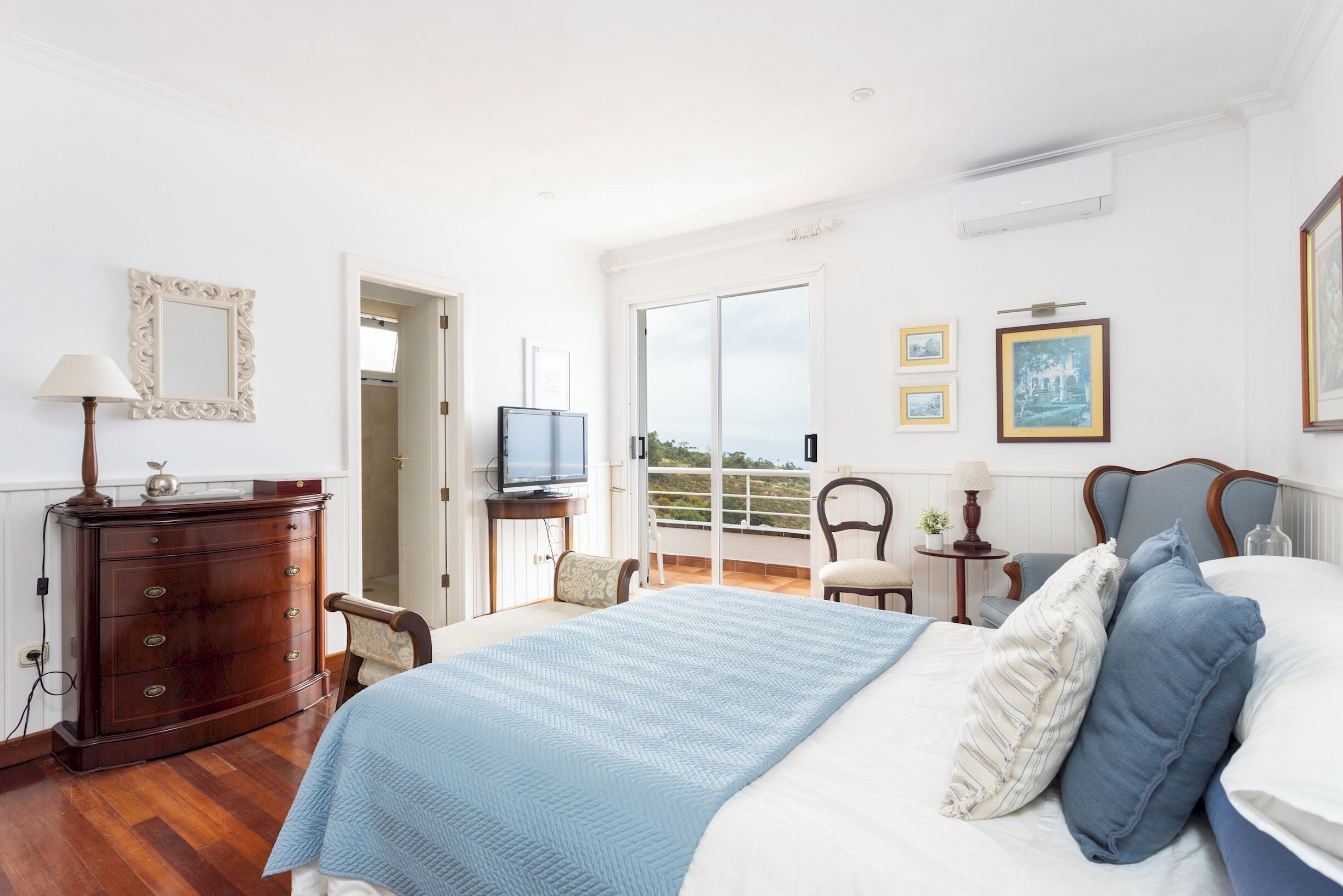 3 dormitorios, tabla de planchar con plancha, cuna de viaje y wifi