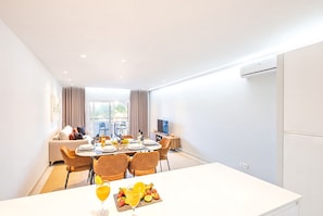 Dining - Comfortable apartment with pool in Albufeira (Albufeira)