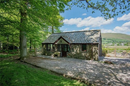 Character Cottage with fabulous mountain views in the North Lakes District