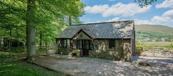 Character Cottage with fabulous mountain views in the North Lakes District