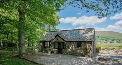 Character Cottage with fabulous mountain views in the North Lakes District