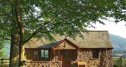 Character Cottage with fabulous mountain views in the North Lakes District