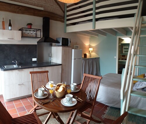 2 gîtes studios  avec piscine couverte chauffée à 15 minutes de La Rochelle