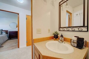 Combined shower/bathtub