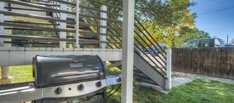 3 bedroom,Top Floor blocks from downtown