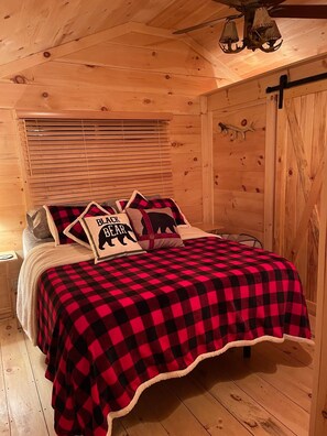 1 bedroom, WiFi - Snowmobilers private cabin, on the trails (Columbia)