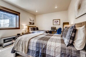 4 bedrooms, desk, iron/ironing board, free WiFi