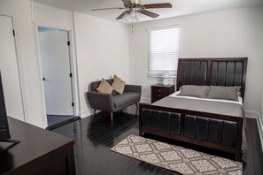 2 bedrooms, iron/ironing board, WiFi, bed sheets - Audubon House Apt.1: 2bd/1ba (New Orleans)